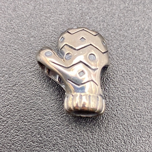 Authentic Chamilia mitten charm retired NWT - Picture 4 of 5